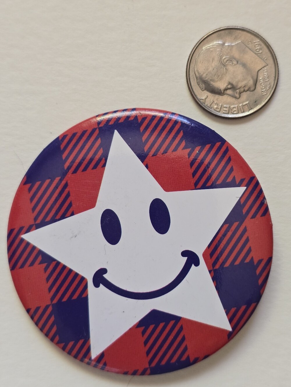 Smiling Star Plaid Button Pin - Picture 2 of 3